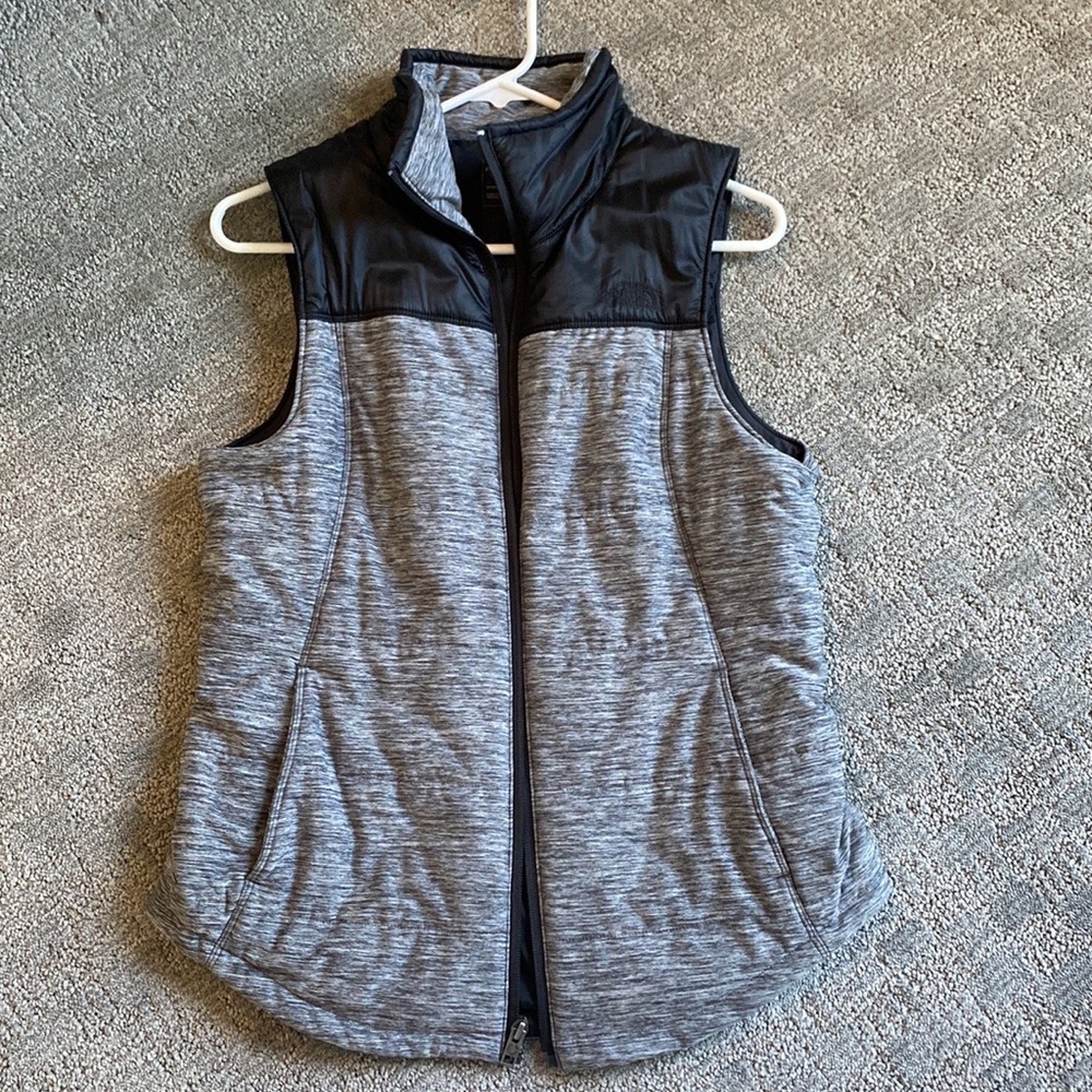 Worn once women’s NorthFace vest. Great condition.